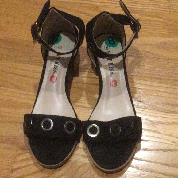 Hot Kiss Shoes - 4/$12 Adorable sandal